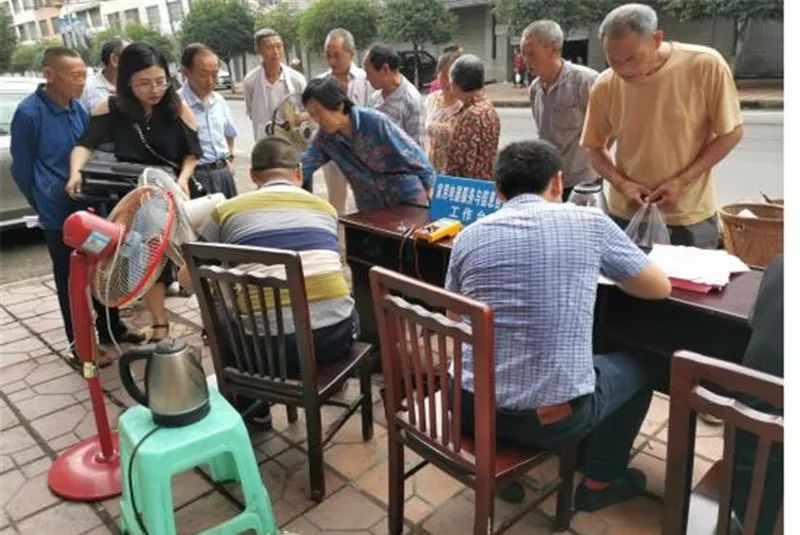 宣漢職業中專學校赴下八鎮開展信息技術咨詢服務，助力精準脫貧攻堅